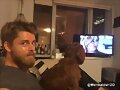 Luke Mitchell con su perro Alfie