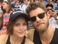 Luke Mitchell &amp; su esposa Rebecca Breeds