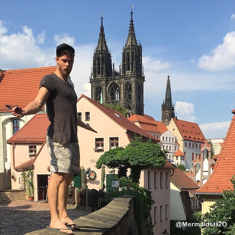 Luke Mitchell en Germany