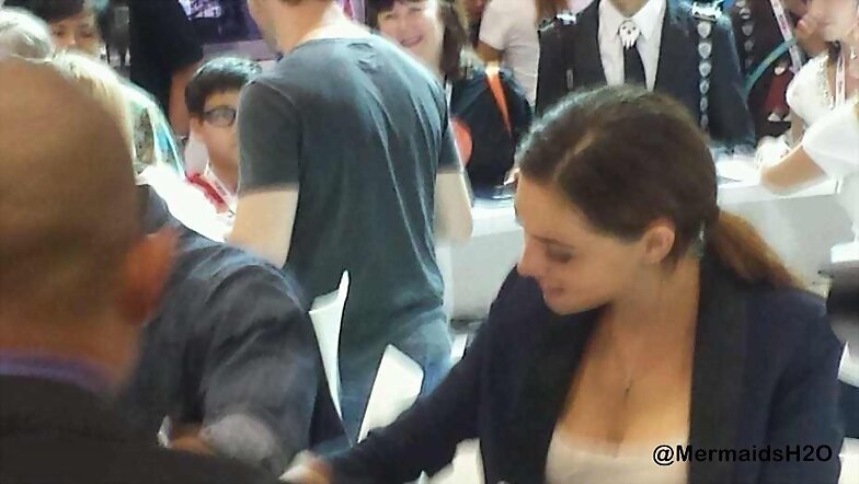 Phoebe Tonkin-Comic Con 2013 The Originals signing