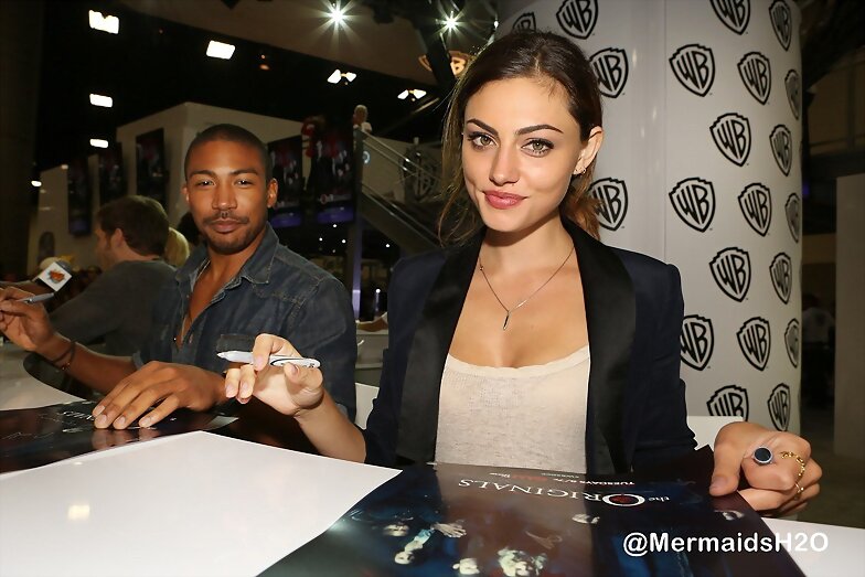 Phoebe Tonkin-Comic Con 2013 The Originals signing