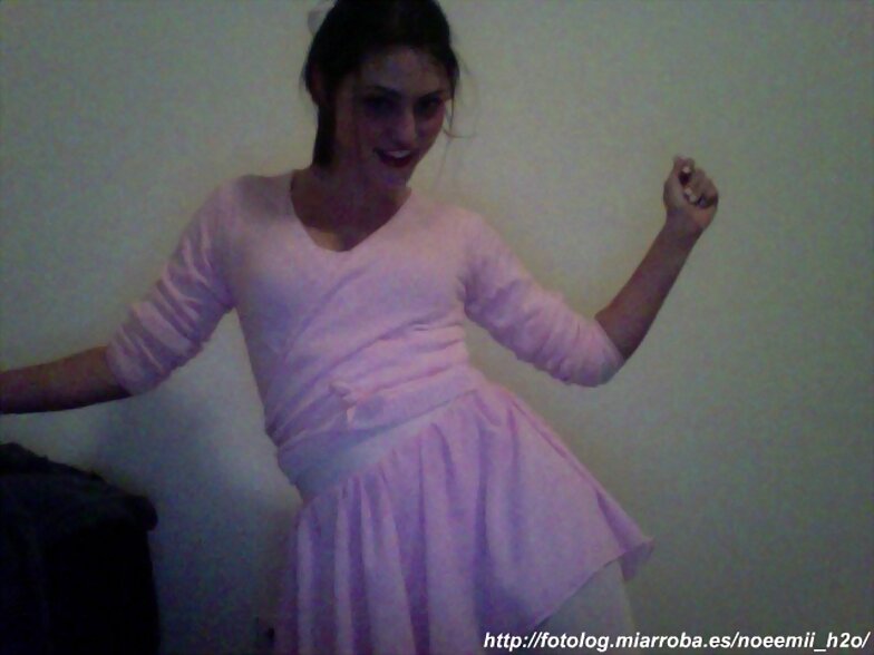 Phoebe Tonkin disfrazada