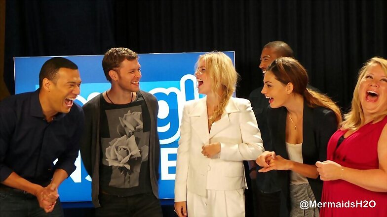 Claire & Phoebe - 'OMG! Insider' Comic Con 2013
