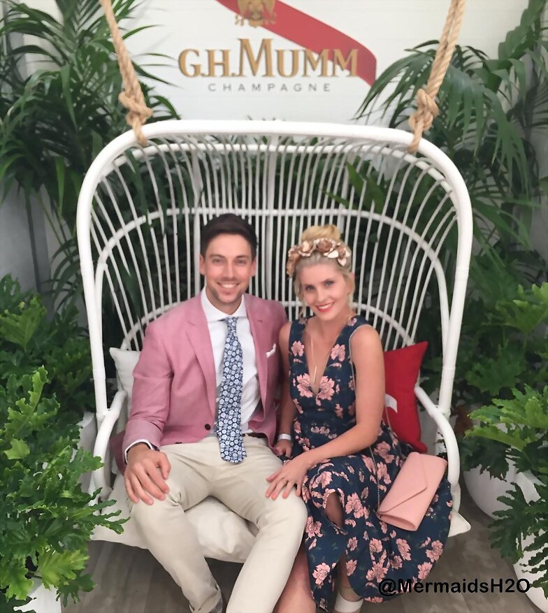 Amy Ruffle con su novio Lincoln Younes