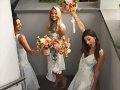 Phoebe Tonkin en la boda de su amiga en Australia