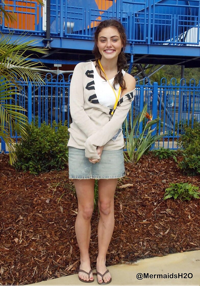 Phoebe Tonkin -new Tornado at Wet'n'Wild Sept 2006