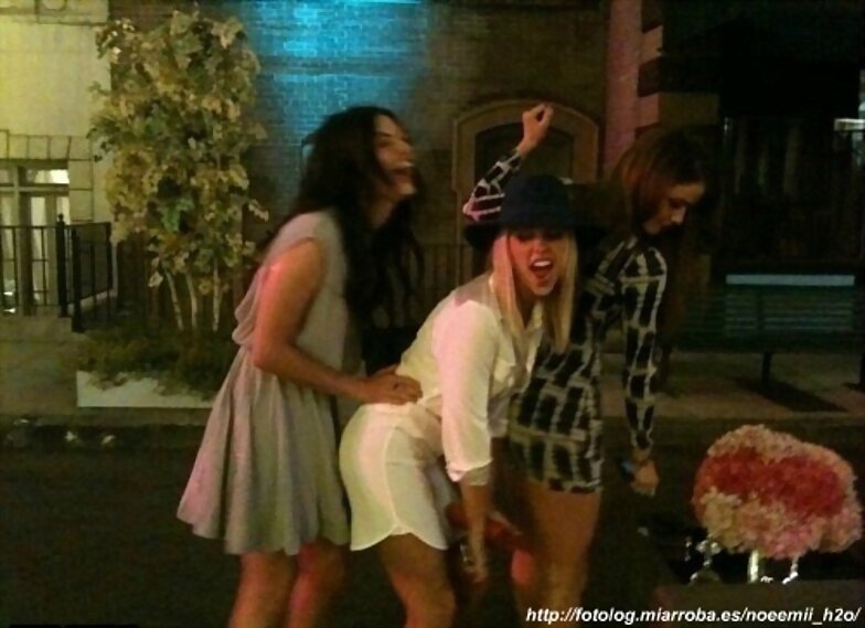 Claire y Phoebe Teen Vogue Young Hollywood Party
