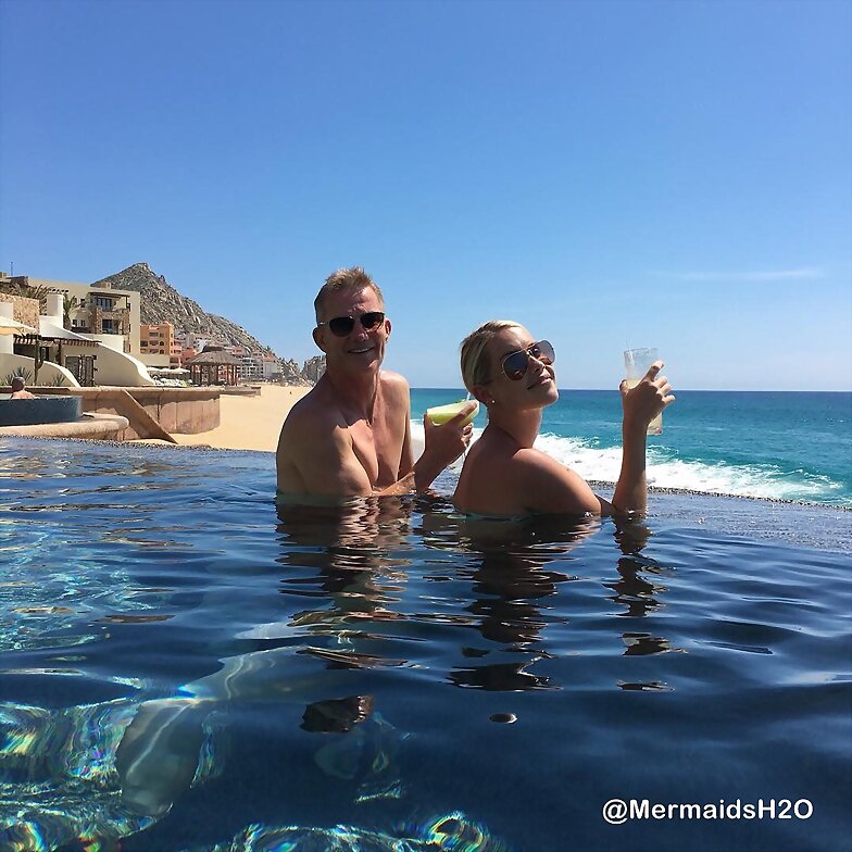 Claire Holt y su padre en Cabo San Lucas, Mexico