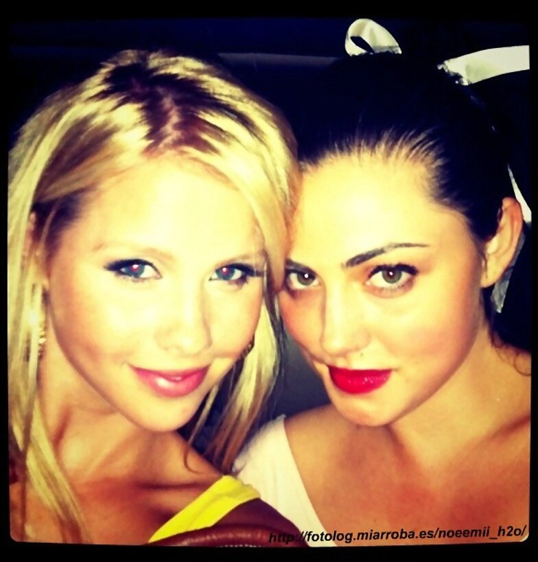 Claire y Phoebe de fiesta el dia de Halloween!