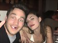 Phoebe Tonkin y Chris Wood en el cumplea&ntilde;os de Ian