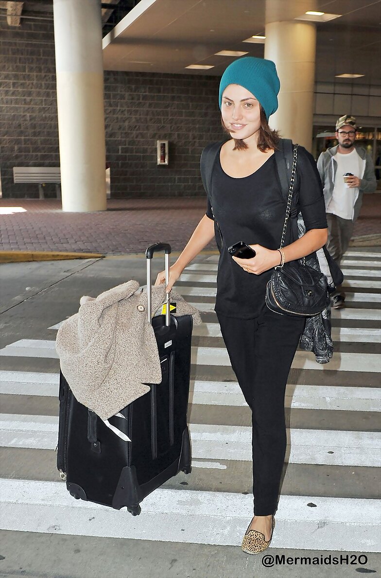 Phoebe Tonkin arrive in New Orleans (March 2013)