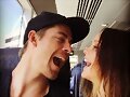 Luke Mitchell &amp; su esposa Rebecca Breeds