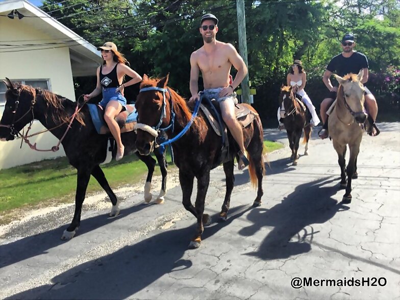Luke Mitchell & Rebecca Breeds en Las Bahamas 2016