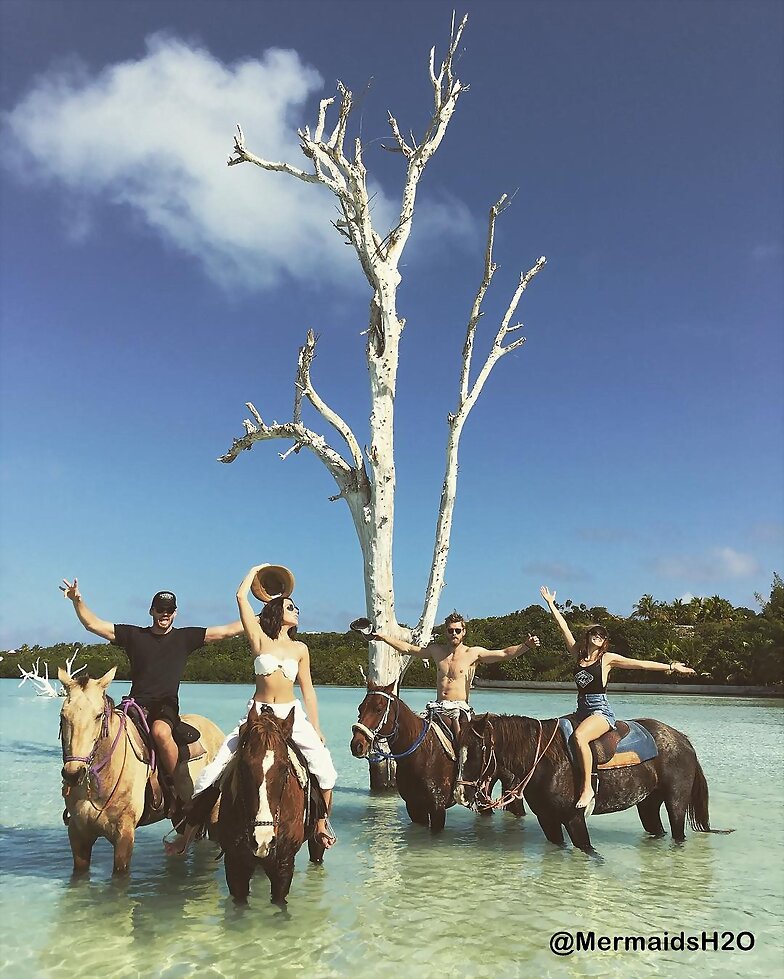 Luke Mitchell & Rebecca Breeds en Las Bahamas 2016