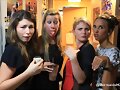 Cariba Heine con Jordan Loukas y amigas