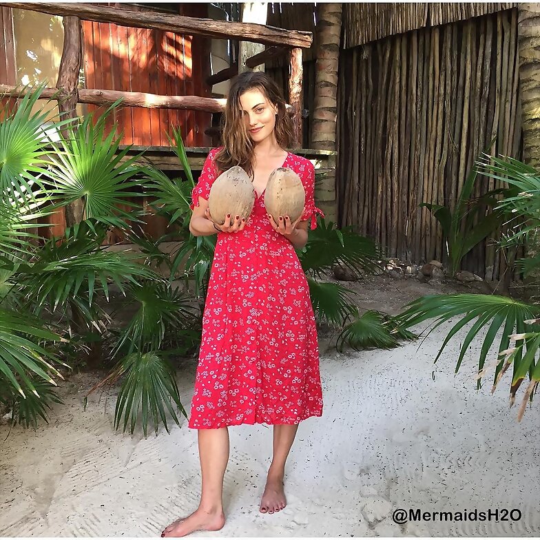 Phoebe Tonkin de vacaciones en Tulum, Mexico 2016