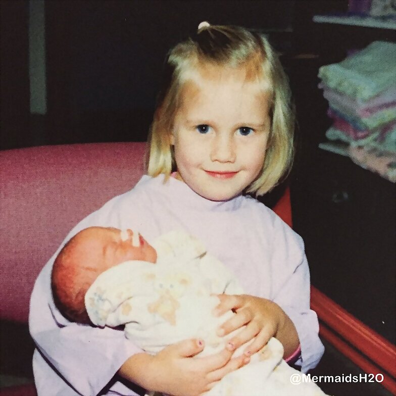 Claire Holt de pequeña