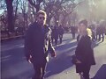 Luke Mitchell y su hermana en New York