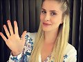 Amy Ruffle apoyando a donar Yoobi Australia