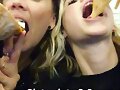 Claire Holt con su hermana Rachael en Las Vegas