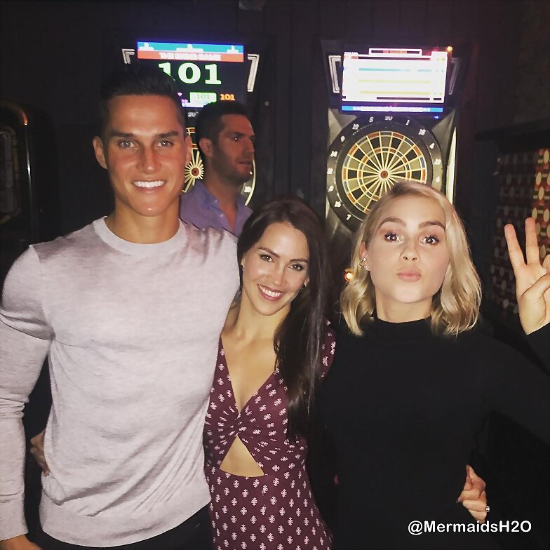 Claire Holt con sus hermanos en Las Vegas