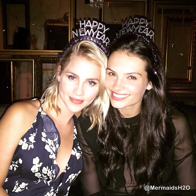Claire Holt y su amiga Vanessa Milde en Las Vegas