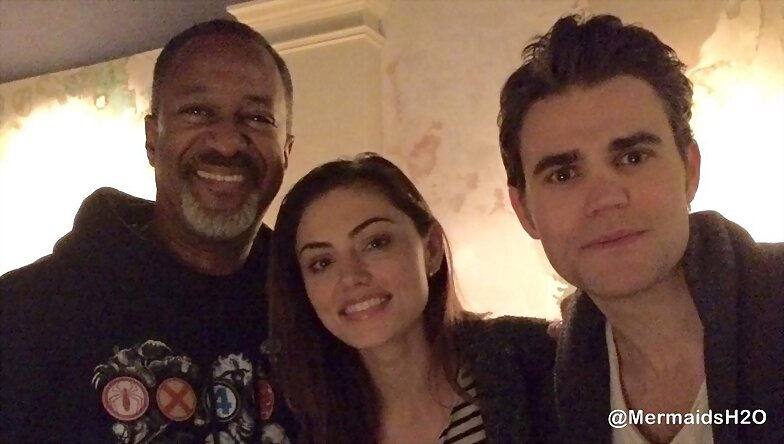 Phoebe Tonkin y su novio Paul Wesley