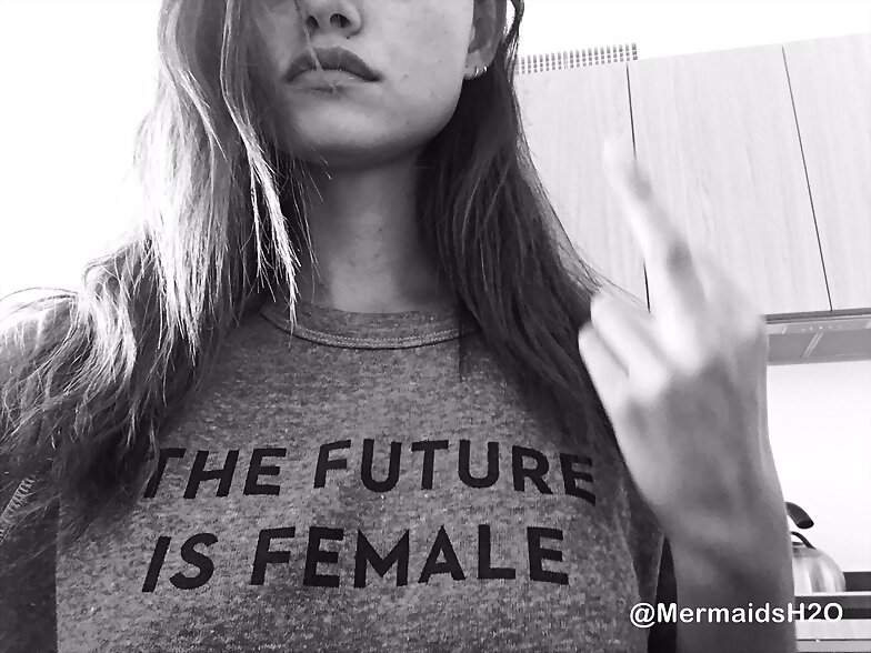 Phoebe Tonkin - Women's March (January 21, 2017)