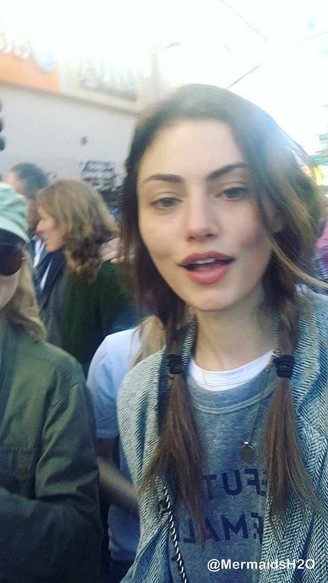 Phoebe Tonkin - Women's March (January 21, 2017)