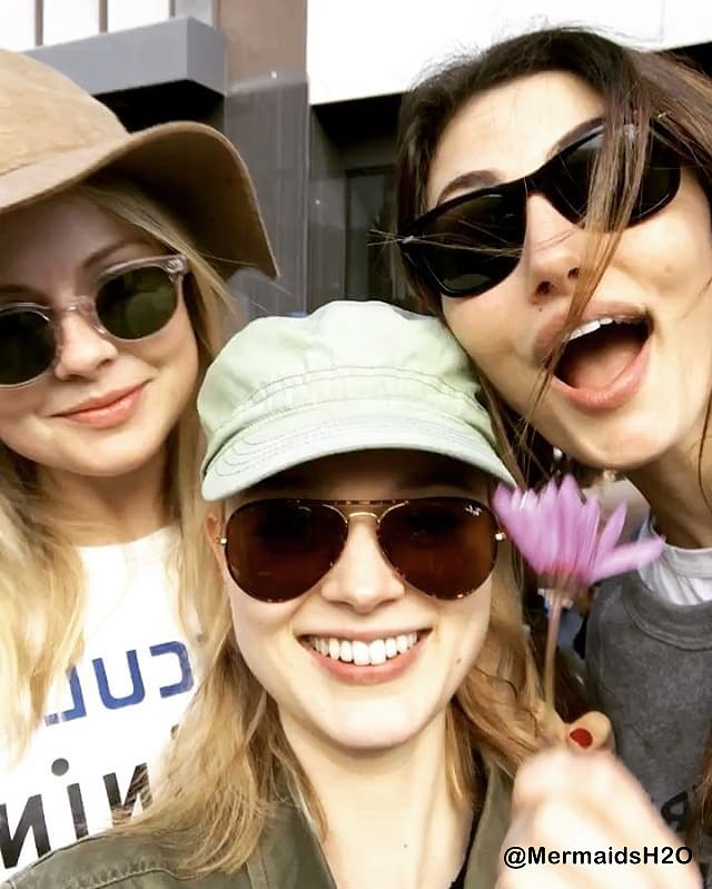 Phoebe Tonkin - Women's March (January 21, 2017)