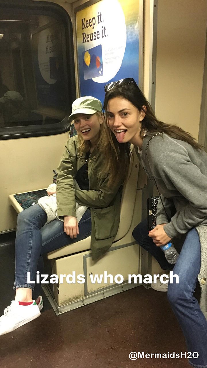 Phoebe Tonkin - Women's March (January 21, 2017)