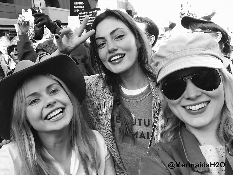 Phoebe Tonkin - Women's March (January 21, 2017)
