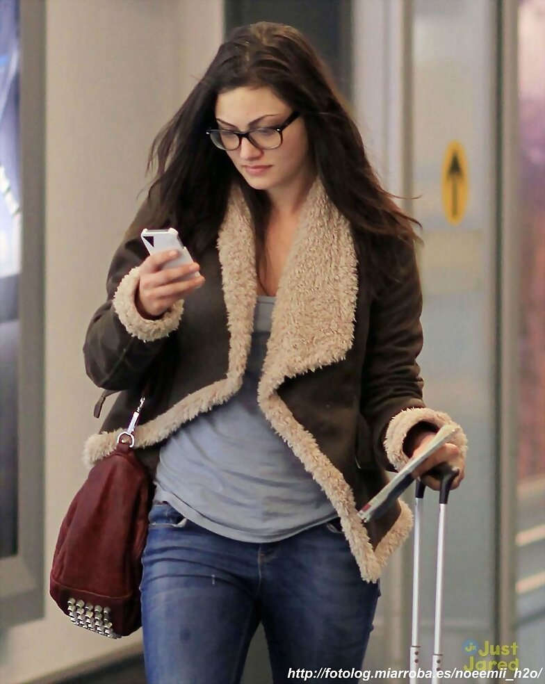 Phoebe Arrives back in Vancouver, BC (Nov 16,2011)