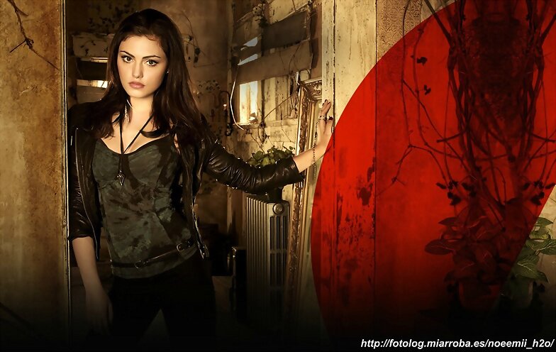 Phoebe Tonkin en "El círculo secreto"