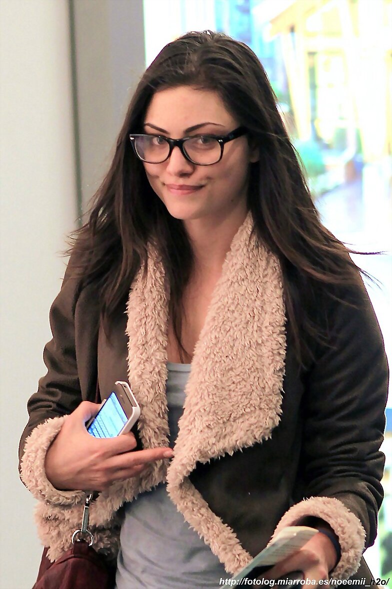 Phoebe Arrives back in Vancouver, BC (Nov 16,2011)