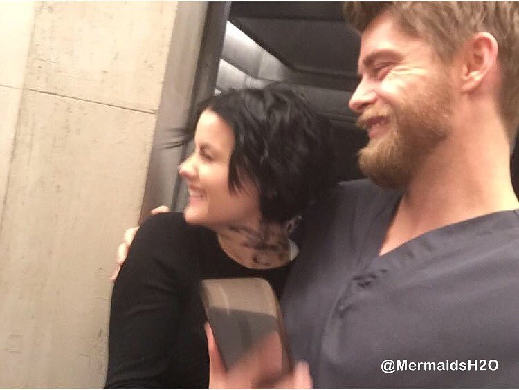 Luke Mitchell y Jaimie Alexander en Blindspot