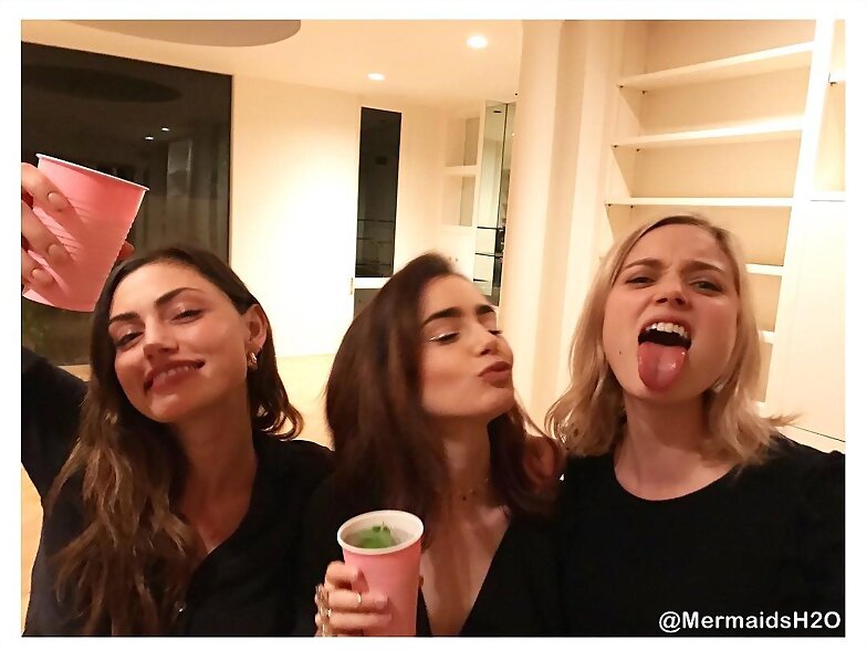Phoebe Tonkin con Lily Collins & Bella Heathcote