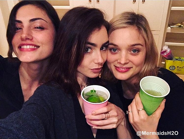 Phoebe Tonkin con Lily Collins & Bella Heathcote
