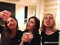 Phoebe Tonkin con Lily Collins &amp; Bella Heathcote