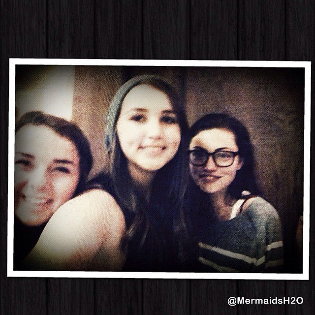 Phoebe Tonkin with fans, EyeCon3000, Atlanta 2013