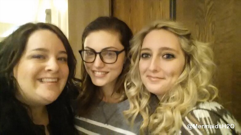 Phoebe Tonkin with fans, EyeCon3000, Atlanta 2013