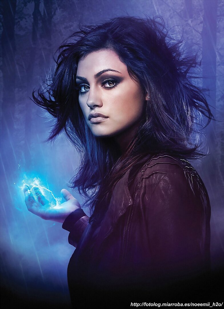 Phoebe Tonkin es Faye en El círculo secreto