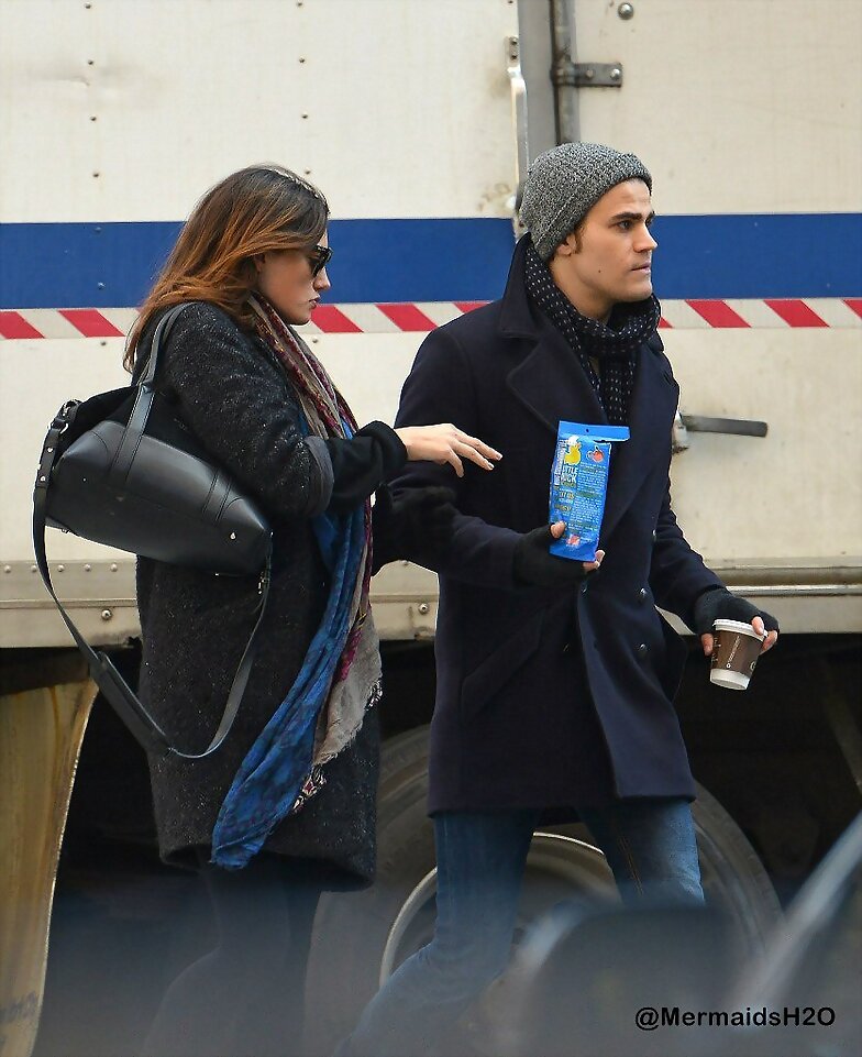 Phoebe Tonkin & Paul Wesley en New York, Nov 2013