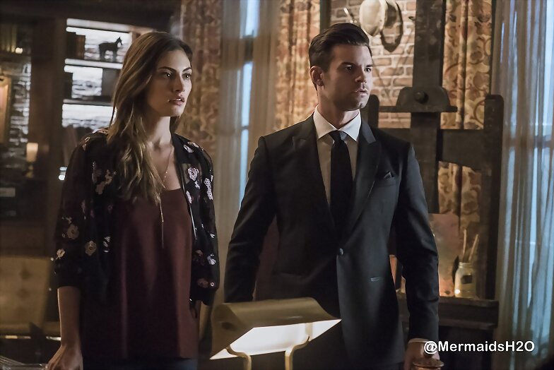 Phoebe Tonkin -The Originals 4x06 Bag of Cobras
