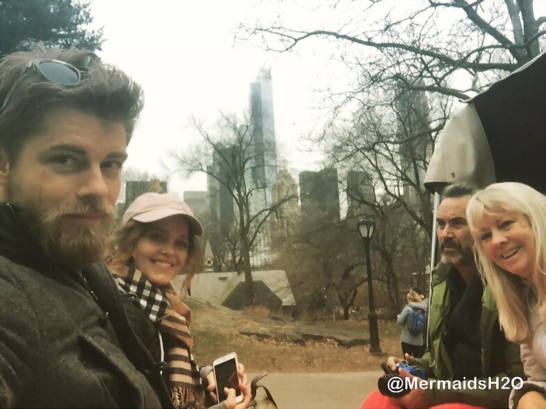 Luke Mitchell & su esposa Rebecca Breeds
