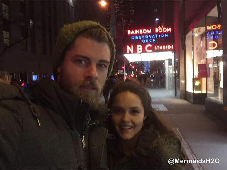 Luke Mitchell & su esposa Rebecca Breeds