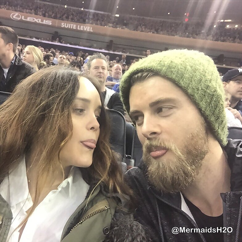 Luke Mitchell & su esposa Rebecca Breeds