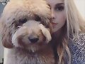 Claire Holt con su perro Henry