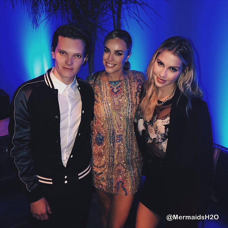 Claire Holt con Luke Baines y Jessica McNamee