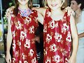 Claire Holt de peque&ntilde;a con su amiga Stacey Kenealy